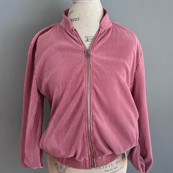Fashion Nova Jackets & Blazers - Fashion Nova super light bomber jacket size L. Champagne Pink color